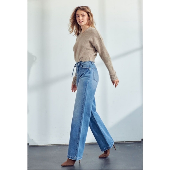 90's Ultra High Rise Flair - Picture 3 of 10